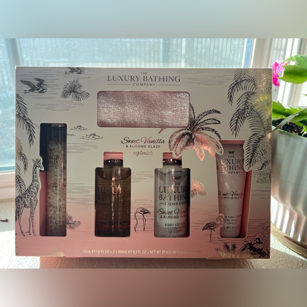 The Luxury Bathing Company Sweet Vanilla & Almond Glaze Bath/Self Care Set - 5pc